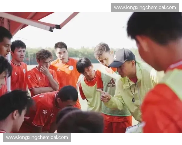 天津足球赛激烈角逐本土球队奋勇拼搏争夺荣誉